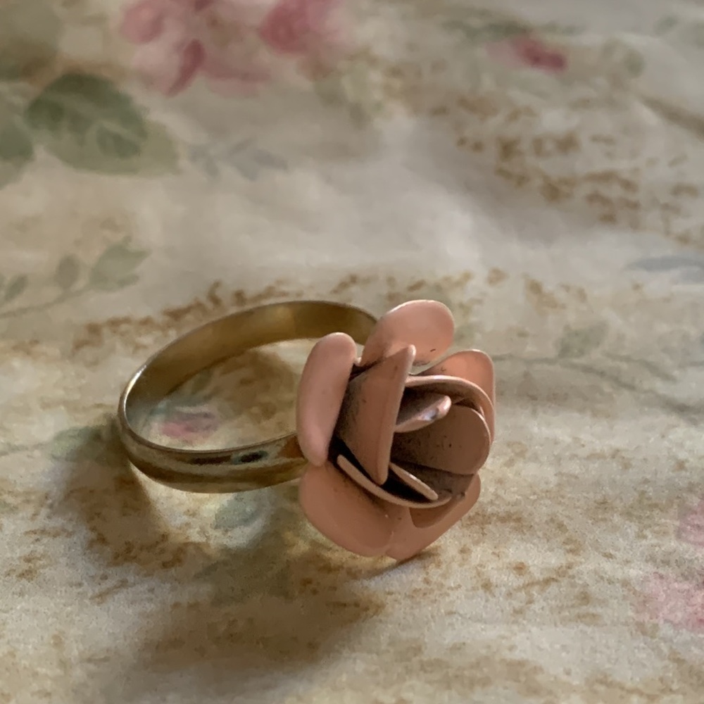 Pink Rose Metal Fashion Ring Woman’s Jewelry Shabby Chic Pink Flower Size 6.75